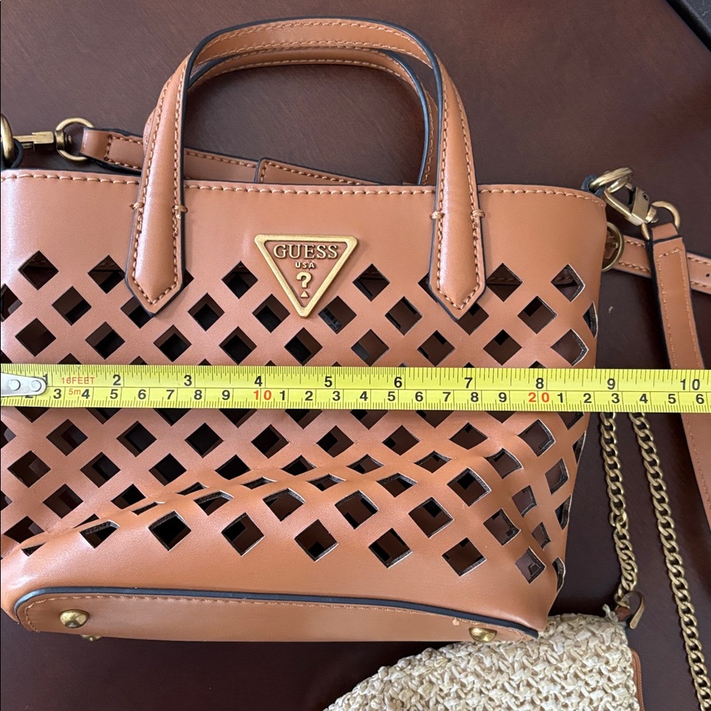 Guess 2 in 1 crossbody w/ removable jute mini bag. NWT - Picture 5 of 14